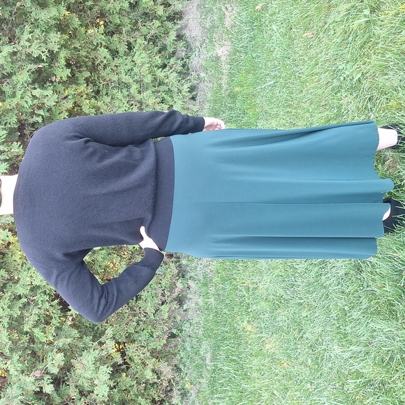 Crewneck Cashmere Pullover - Picture 3 of 7